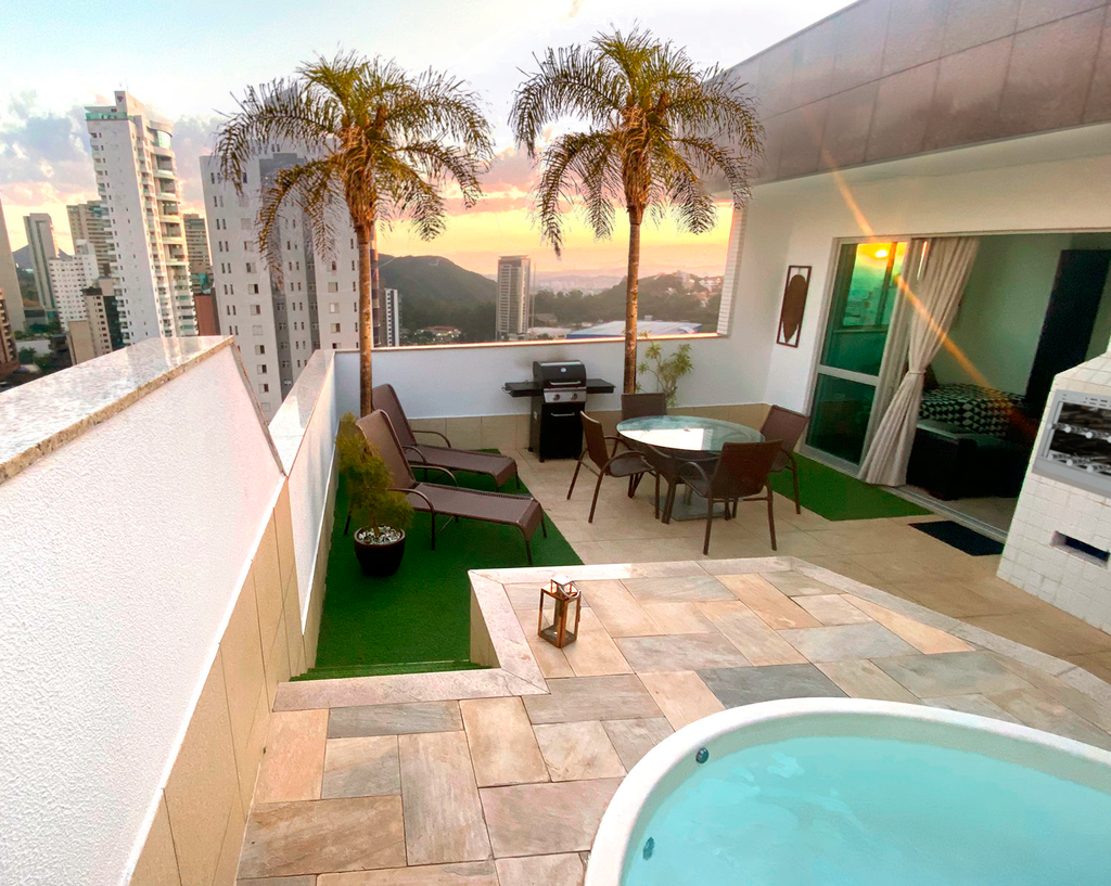 Cobertura Espetacular no Belvedere com Jacuzzi